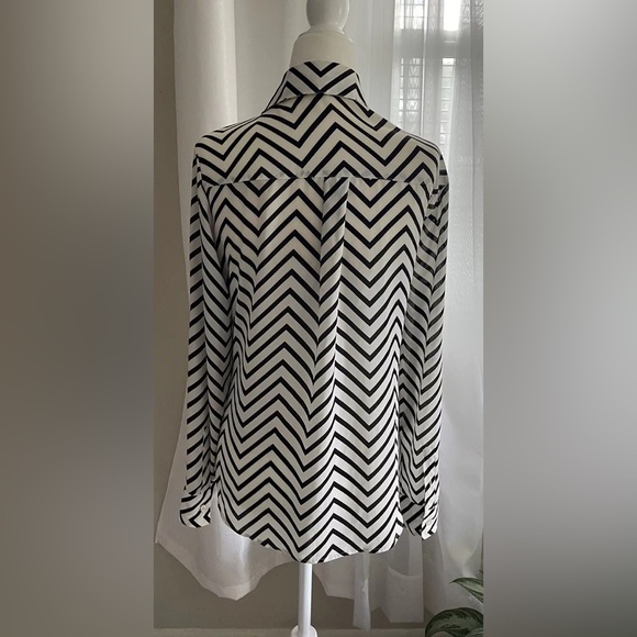 Express Black & White Long Sleeve Size Medium - Picture 4 of 7